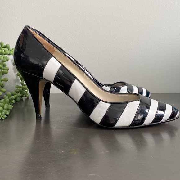 Spanish Leather Black and White Striped Pumps - Picture 10 of 11